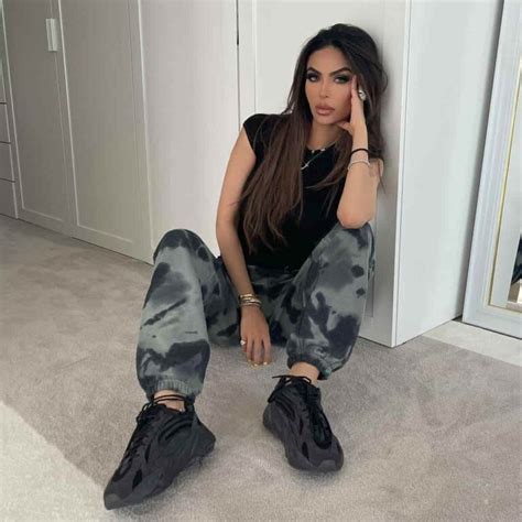 faryal makhdoom net worth.